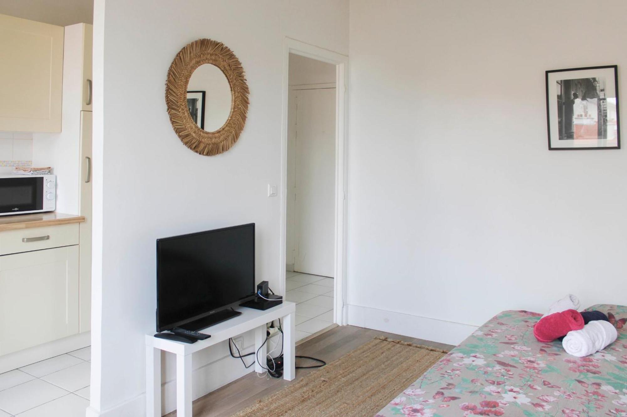 Cozy Apartment At The Gates Of Paris Le Pre-Saint-Gervais ภายนอก รูปภาพ